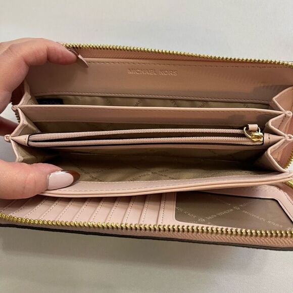 Michael Kors Jet Set Vanilla Pink Wallet - Picture 10 of 12